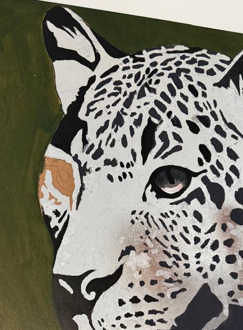 Silver leaf leopard on olive green, close angle